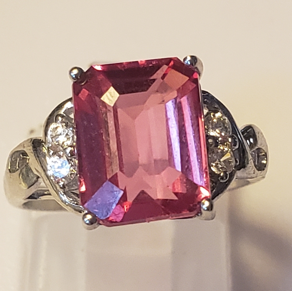 NWOT New Host Pick 🌟Stunning Padparadsha Lab Created Sapphire Ring